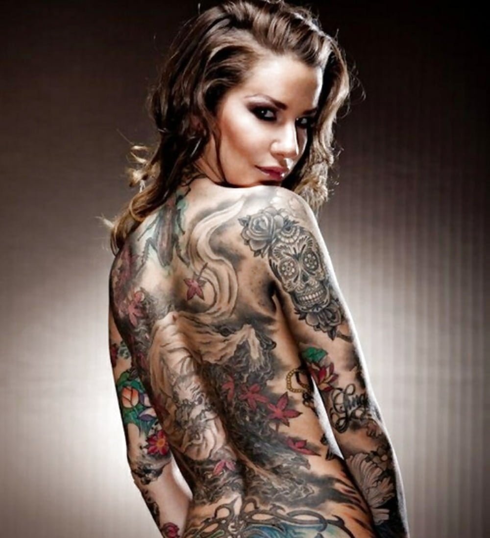 Очаровательно татуированые девочки.