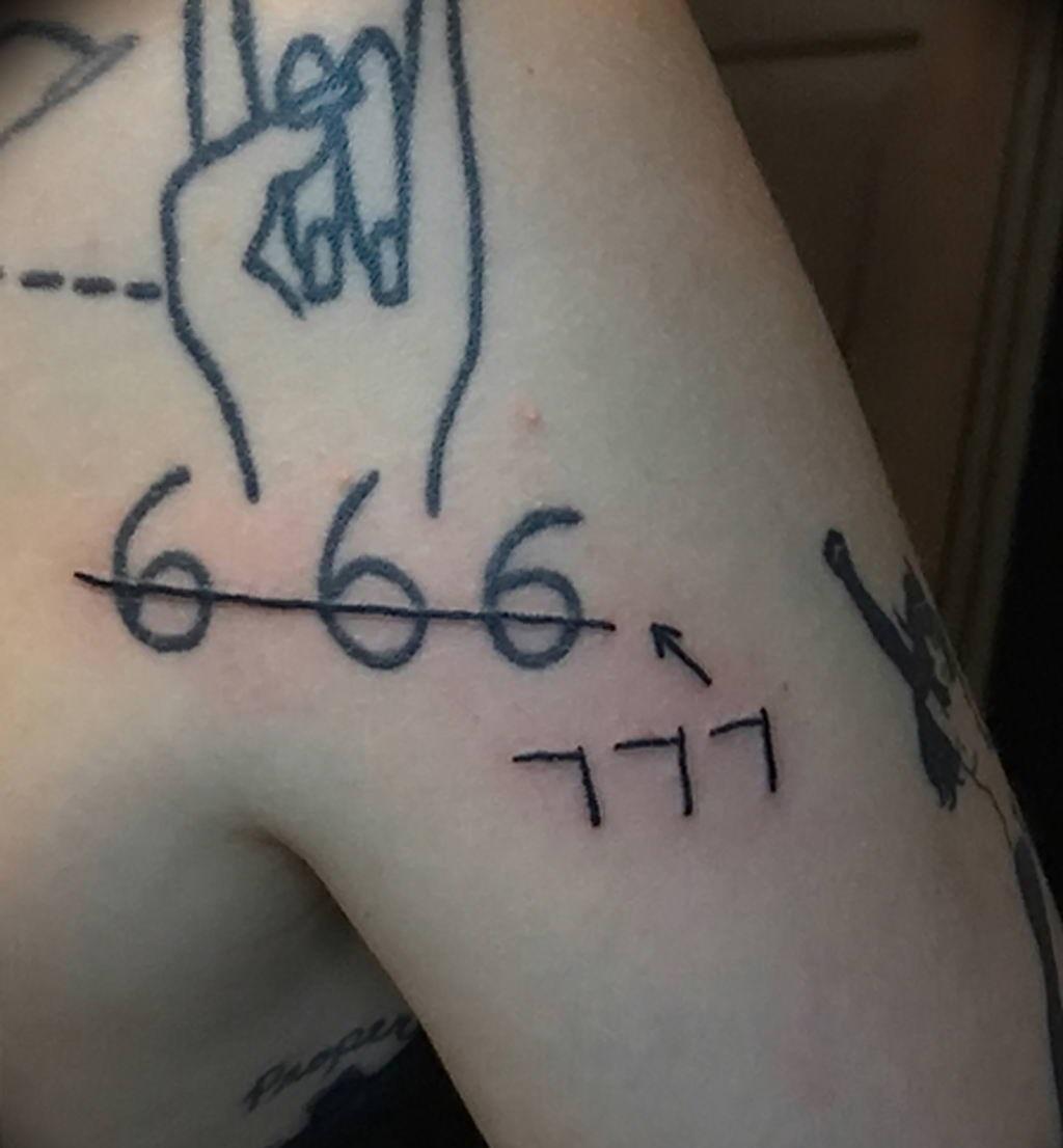 Тату с цифрами 666