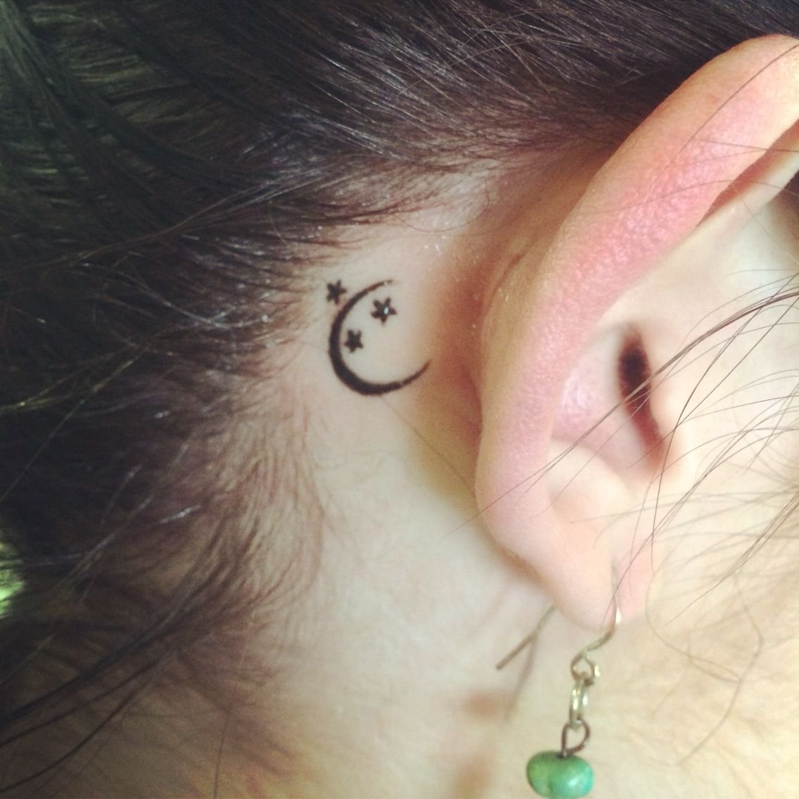 Татуировка за ухом Луна
