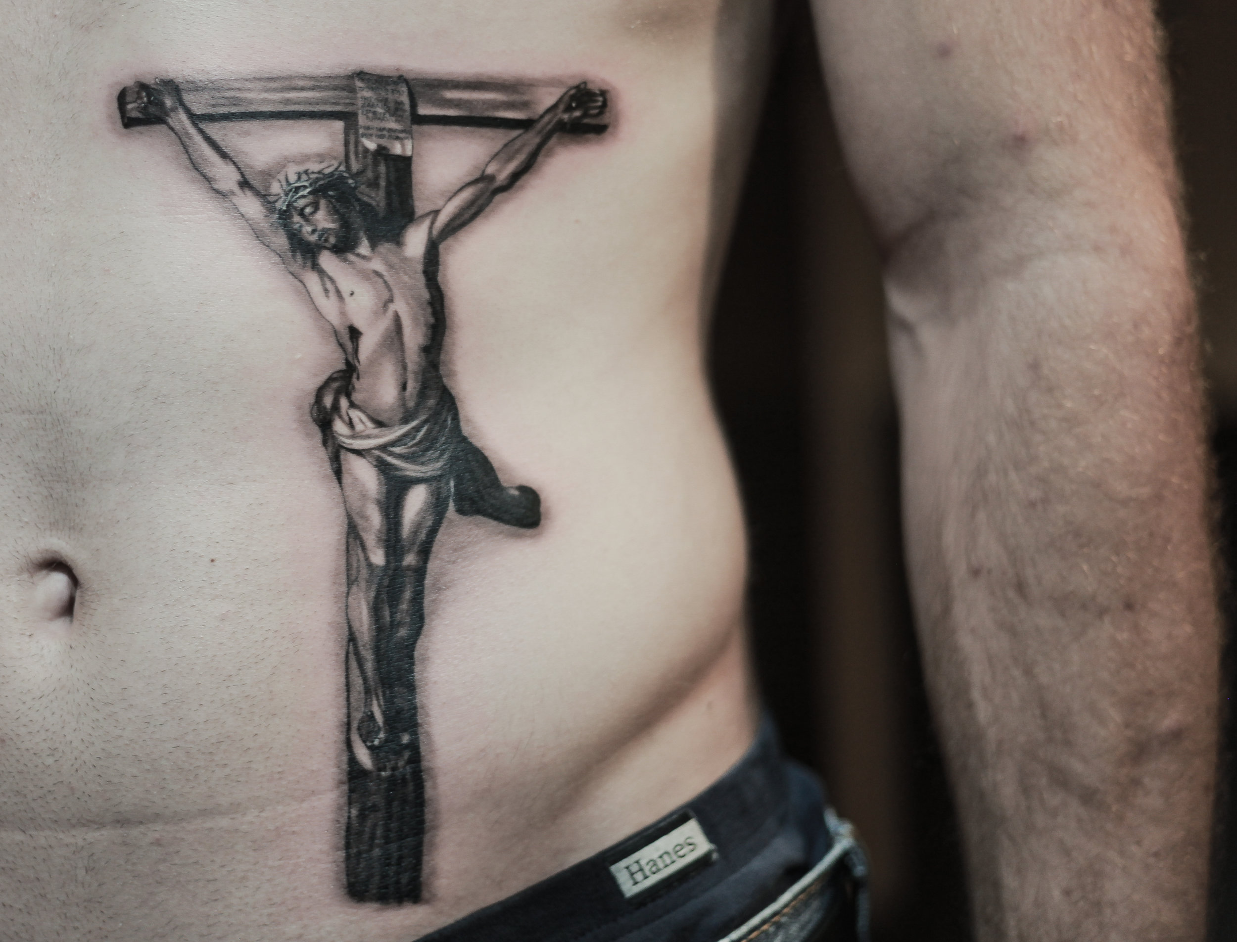 Иисус Распятый на кресте тату
