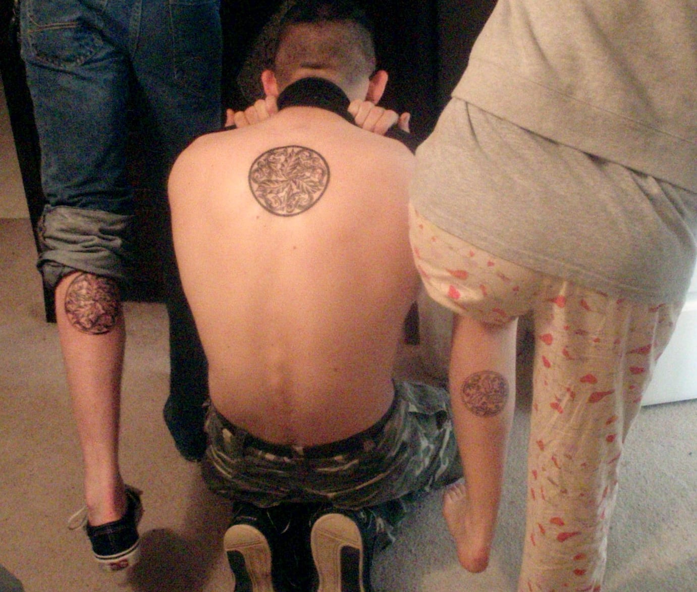 Татуировка семья со спины