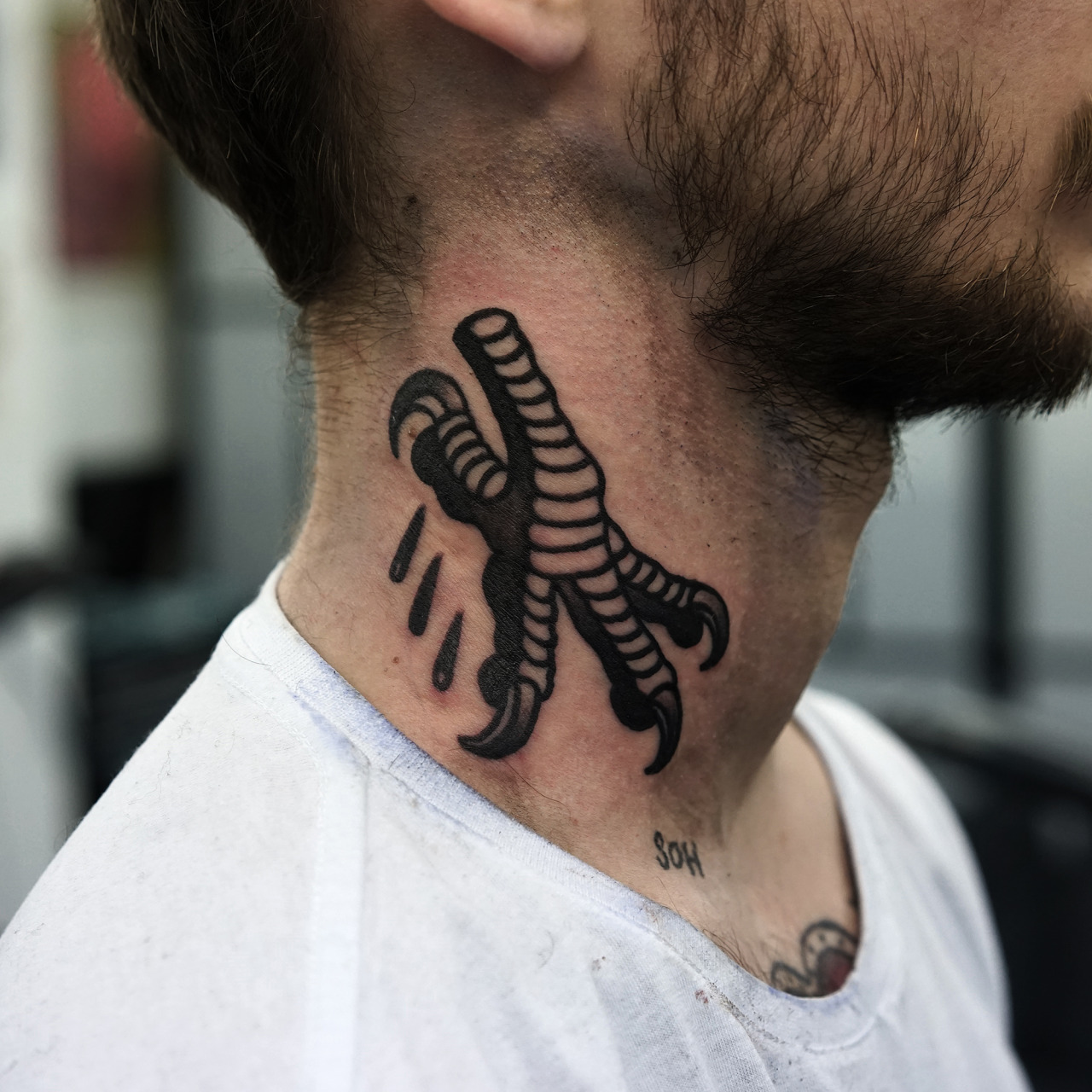 Татуировки мужские на шее