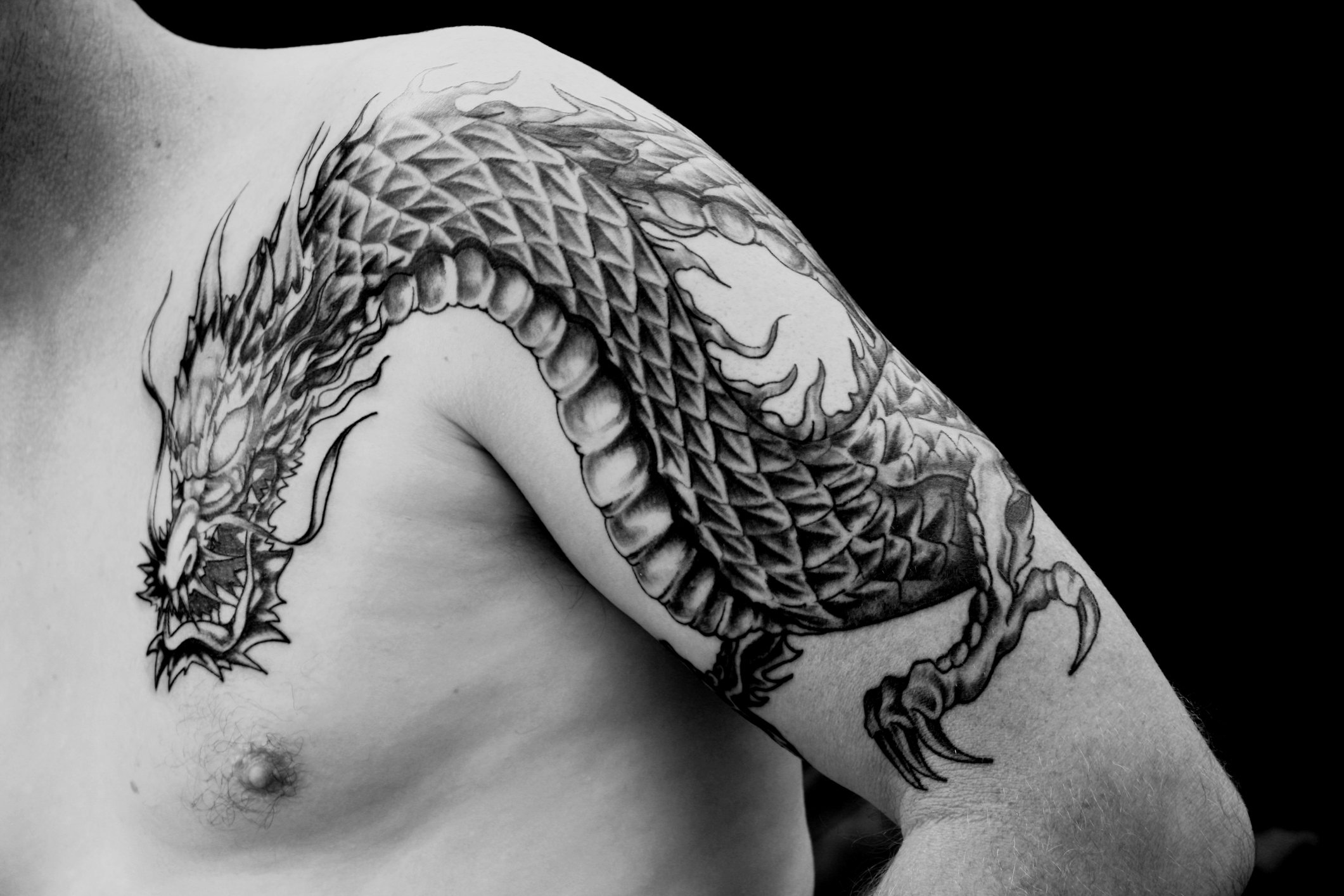 татуировки для мужчин драконы на груди фото 9