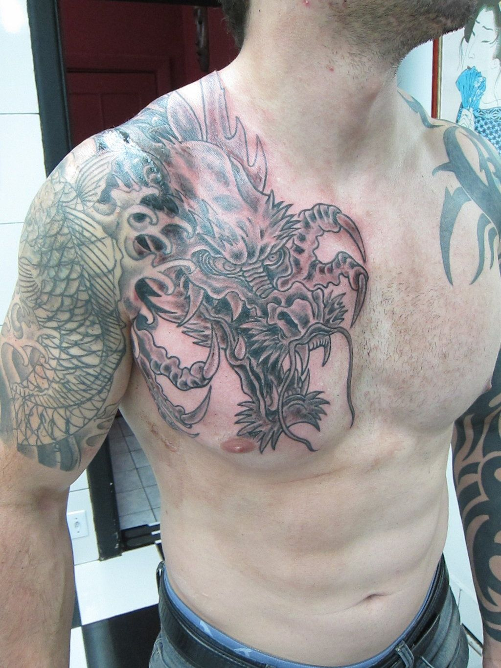 татуировки для мужчин дракон на груди фото 9