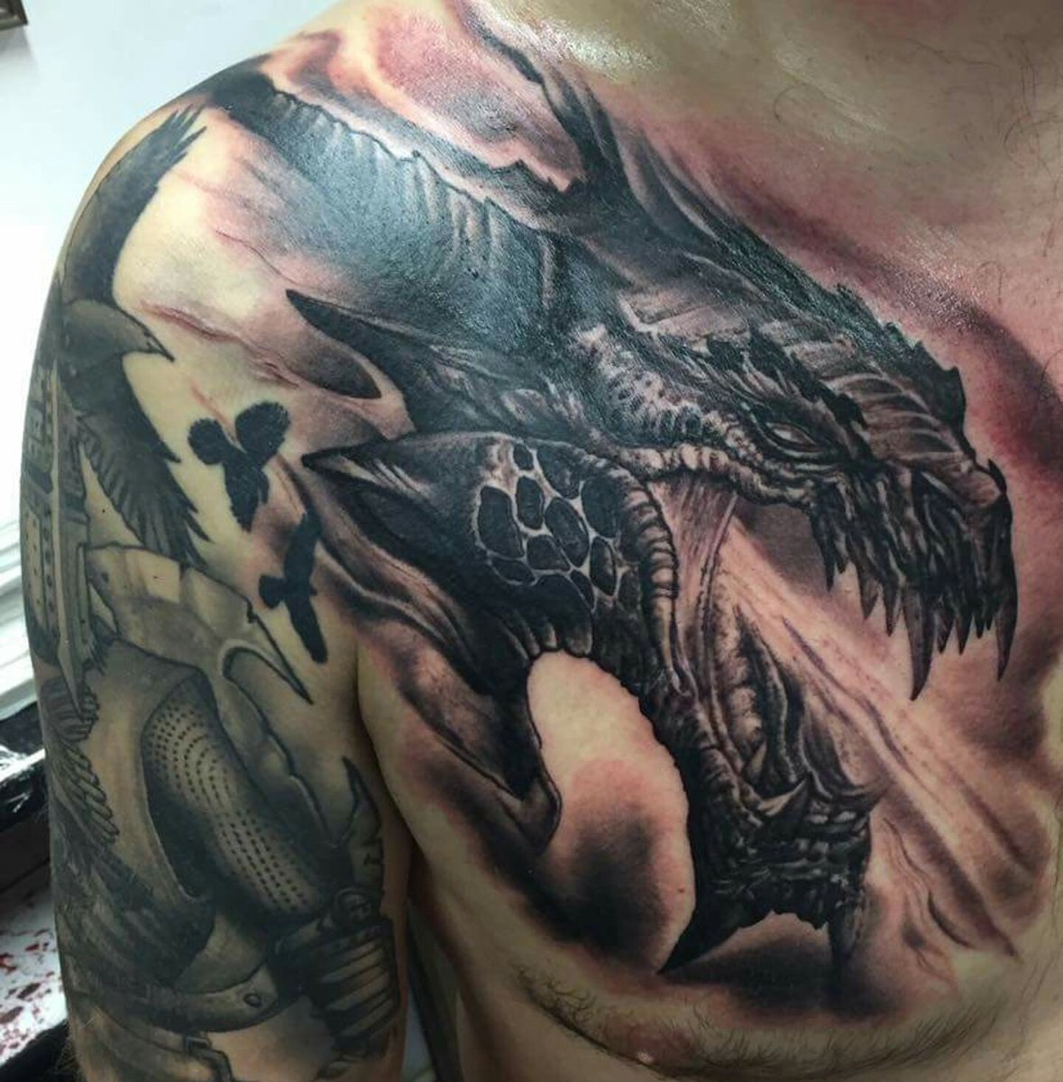 татуировки для мужчин драконы на груди фото 66
