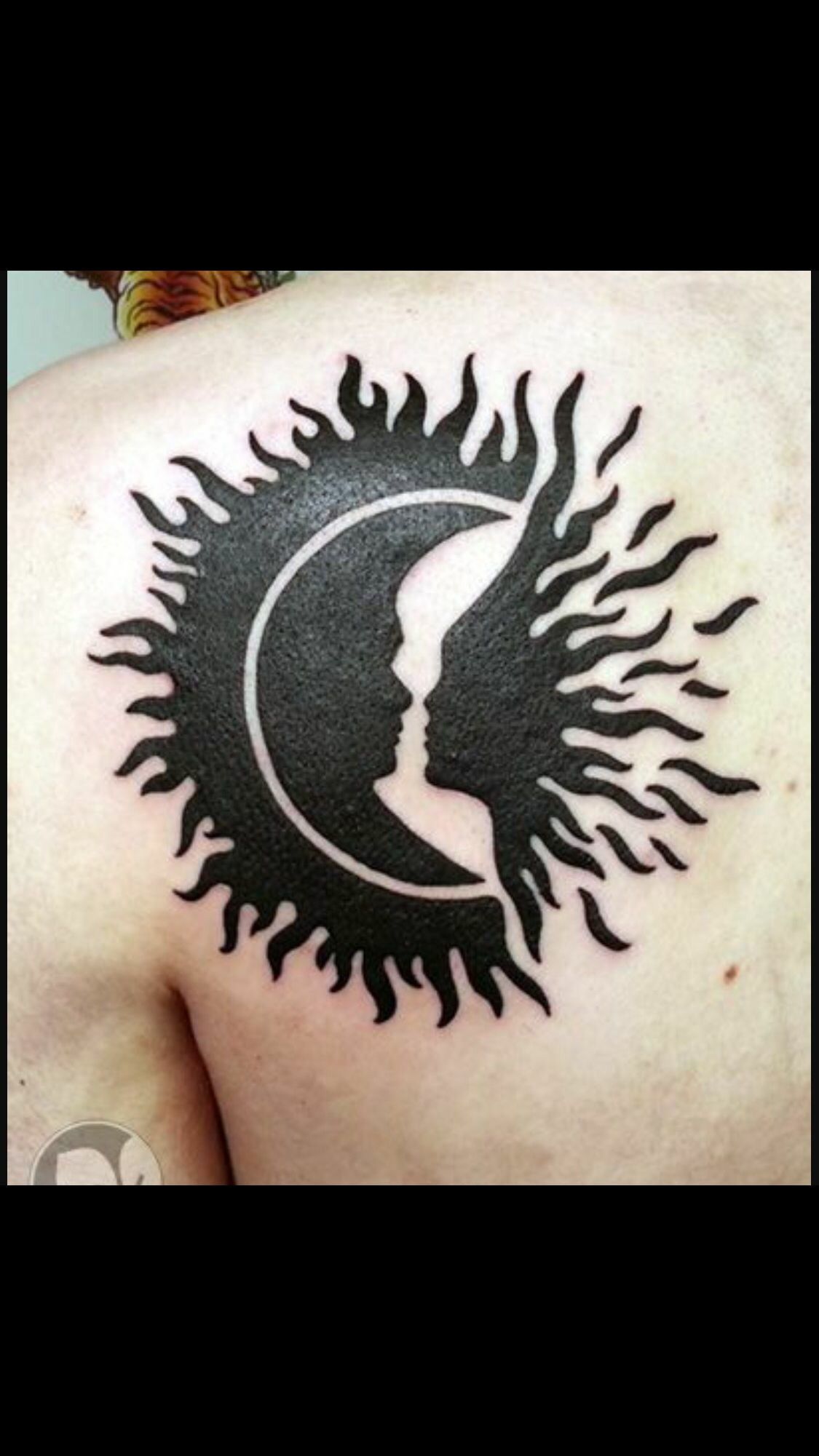 татуировка солнце мужская