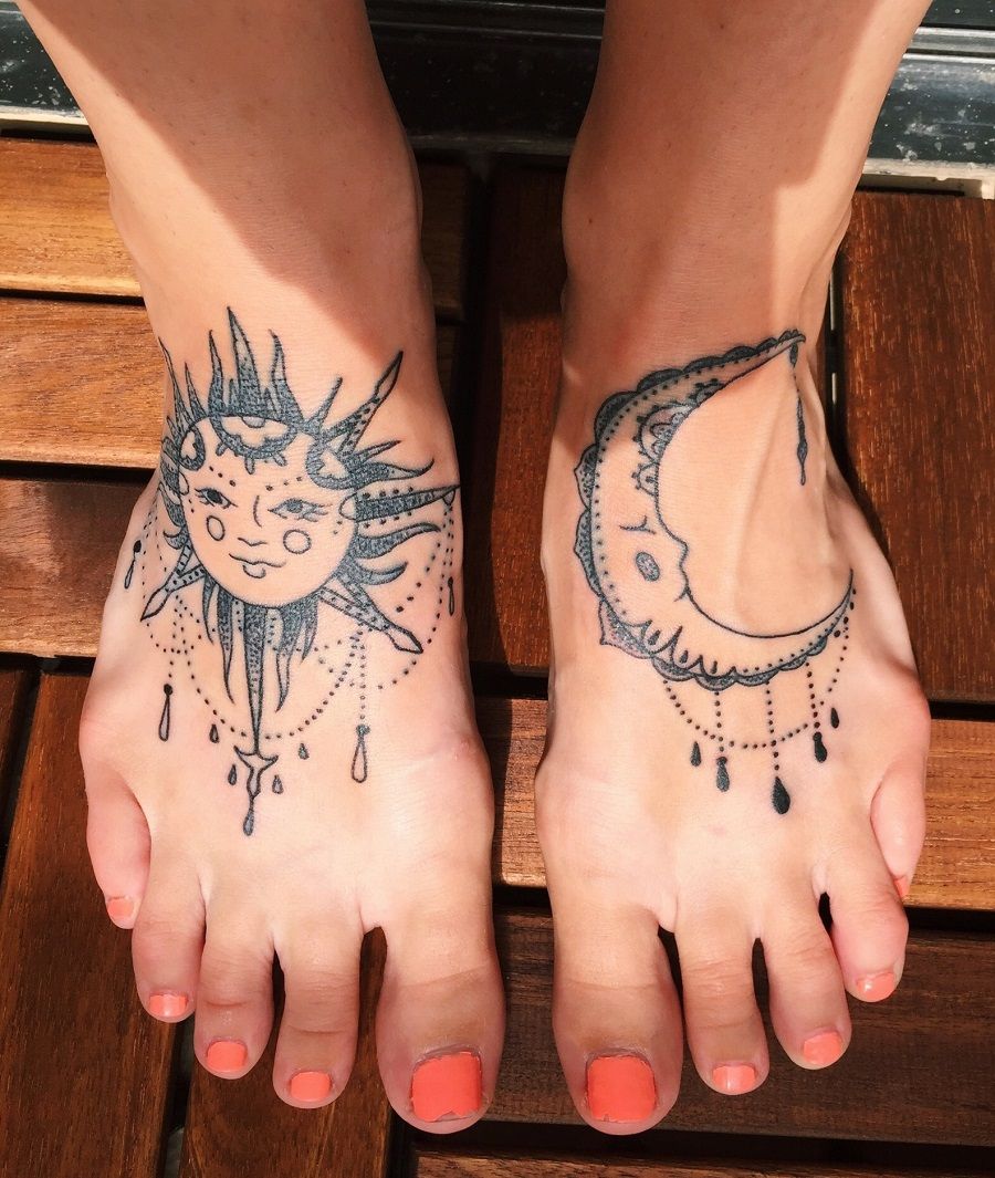 Тату солнце и Луна на ноге