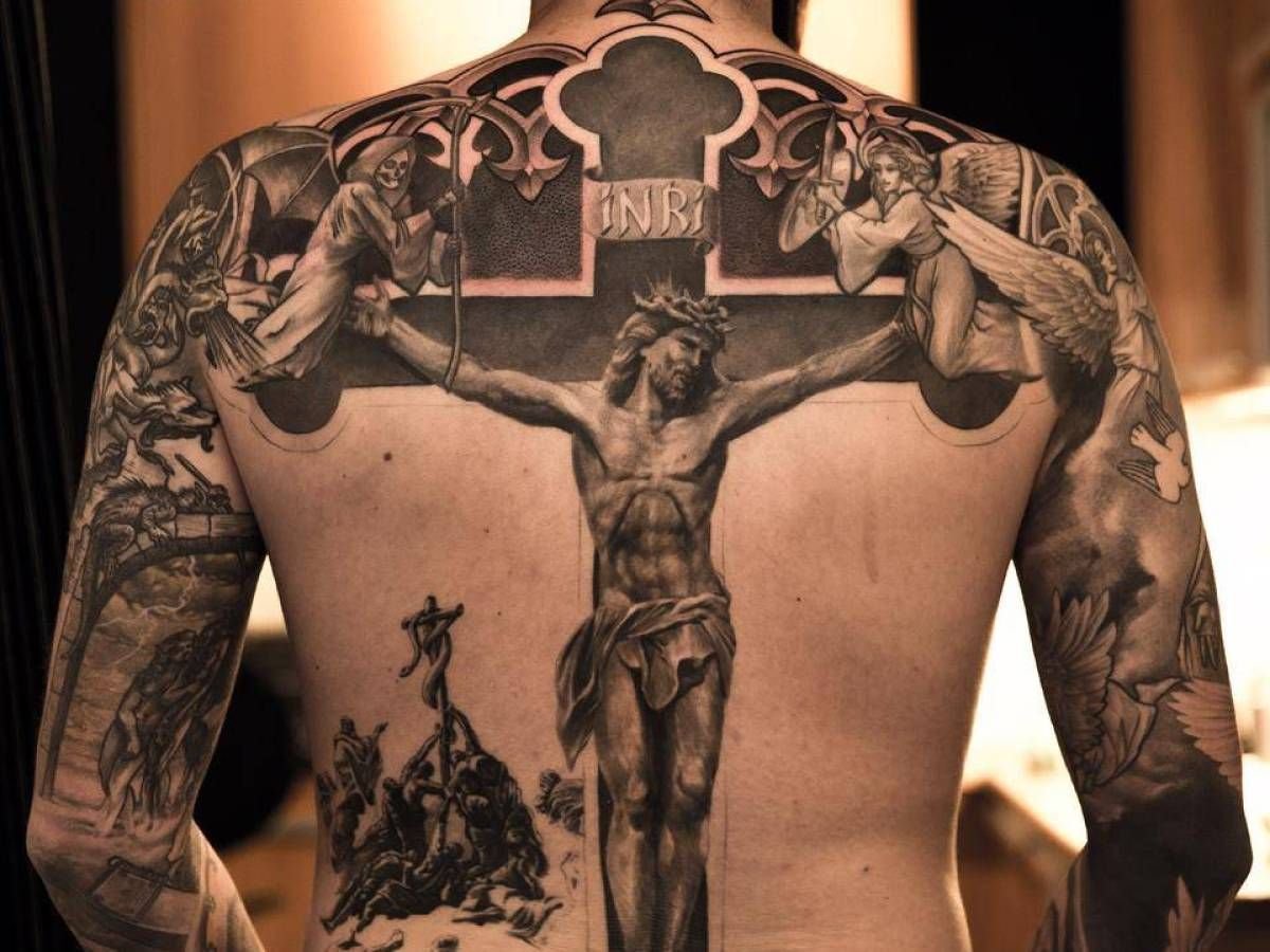 татуировки для мужчин крест на груди фото 61