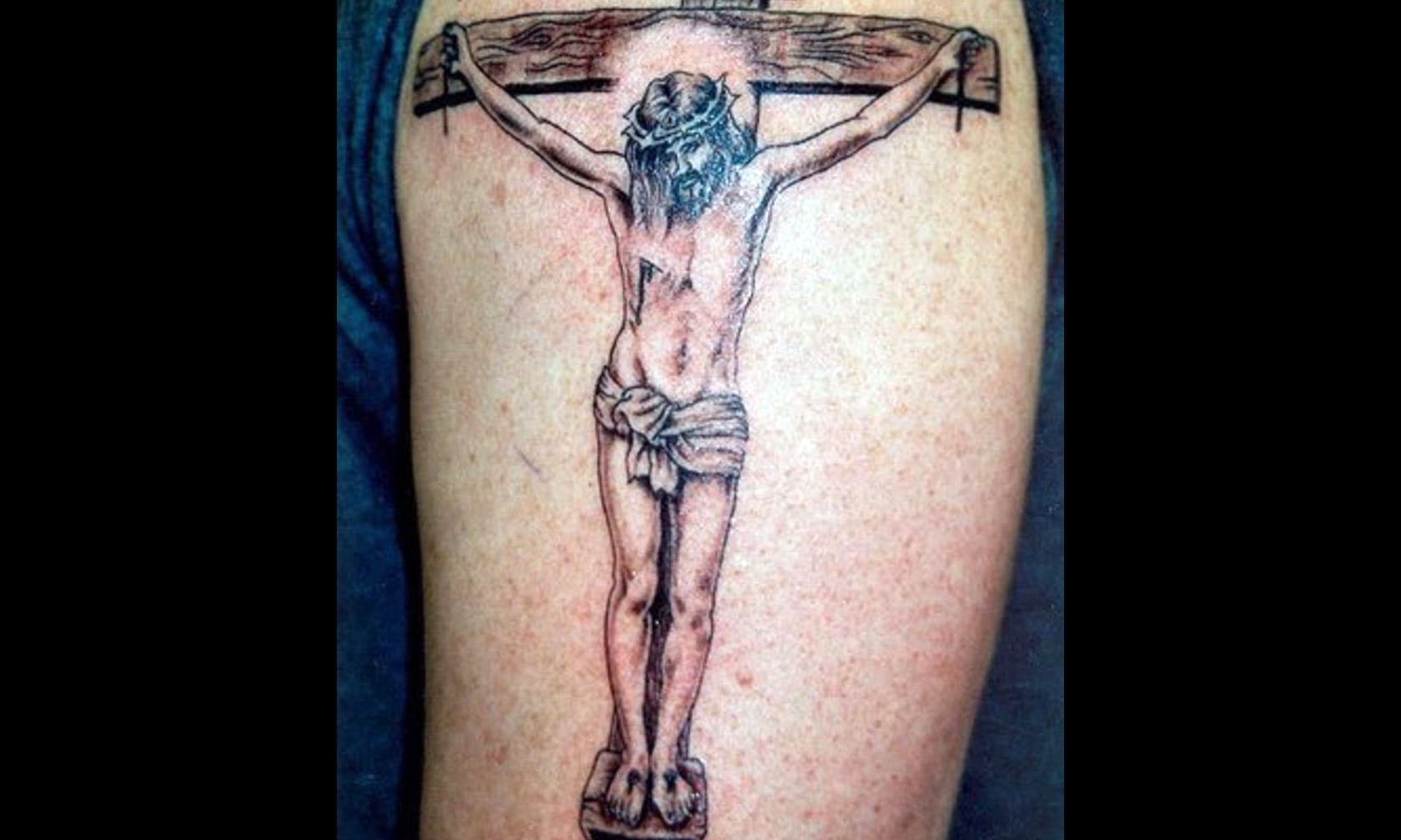 Татуировки распятия Иисуса Христа