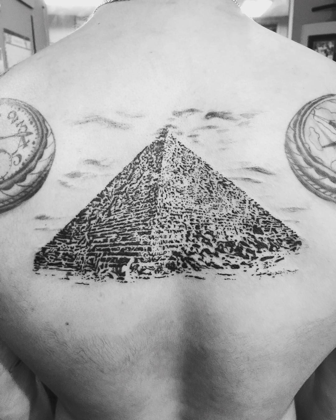 Пирамида тату эскиз