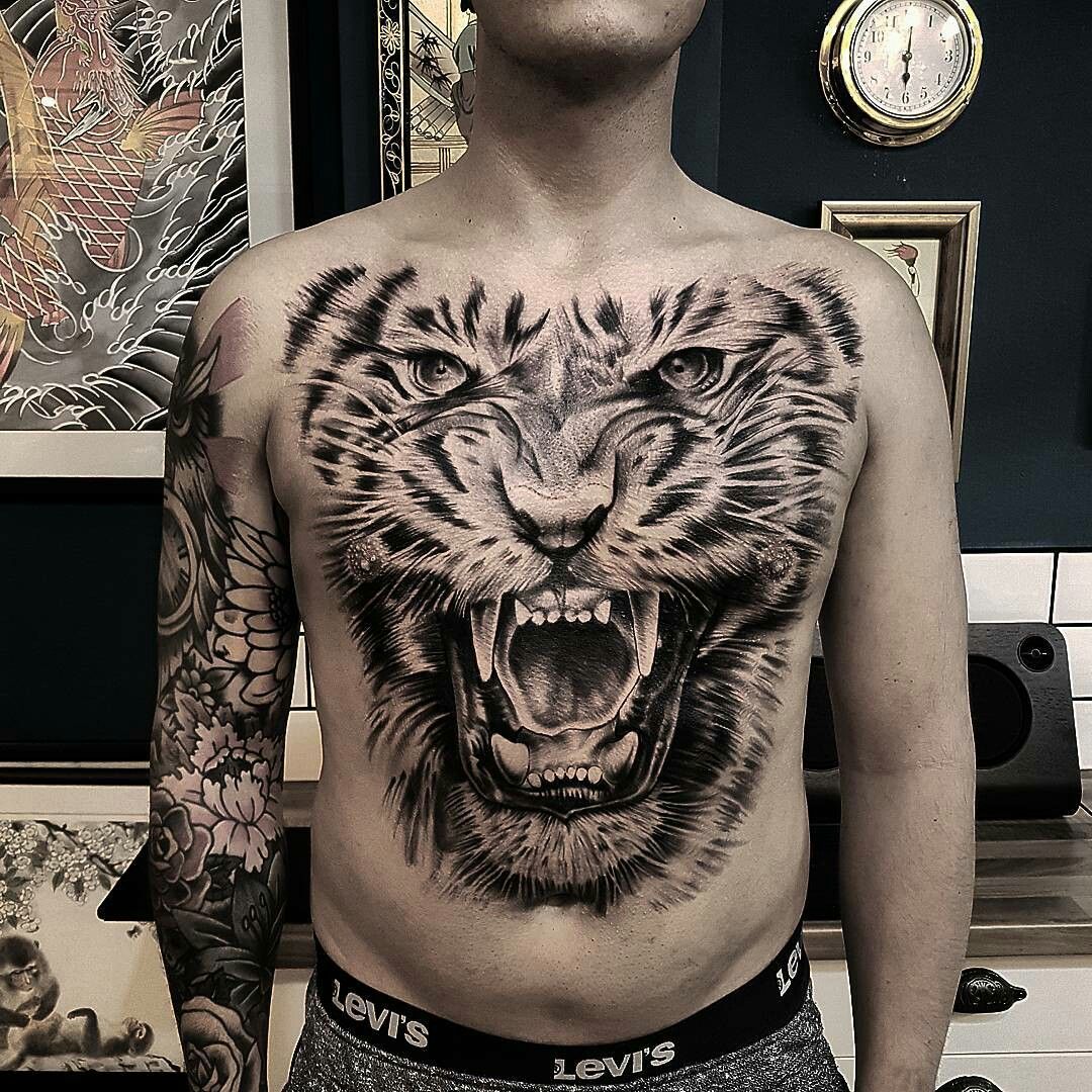 Тату тигра на груди мужские