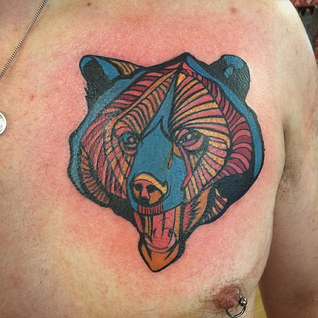 Тату медведь цветной