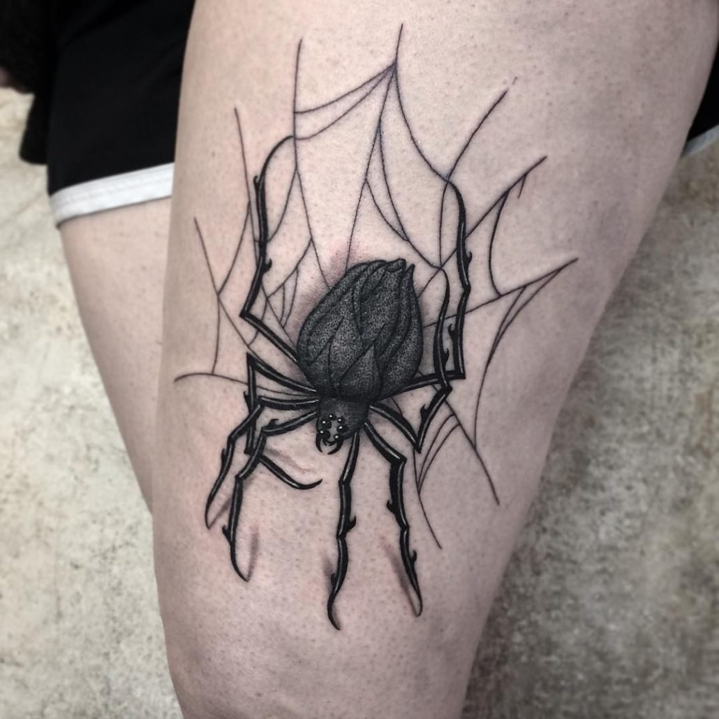 Тату паук с паутиной на ноге