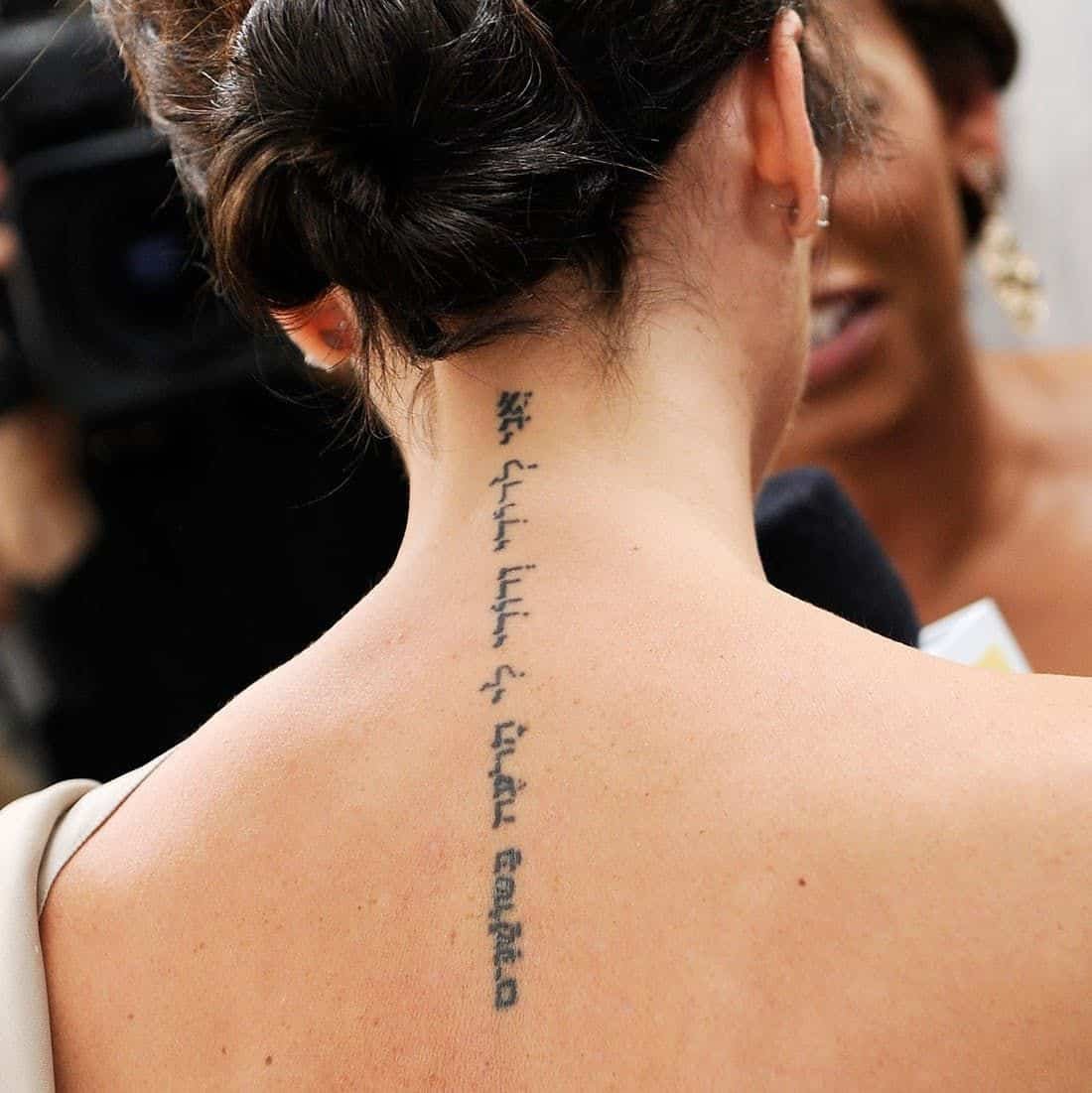 Татуировка Виктории Бекхэм на спине