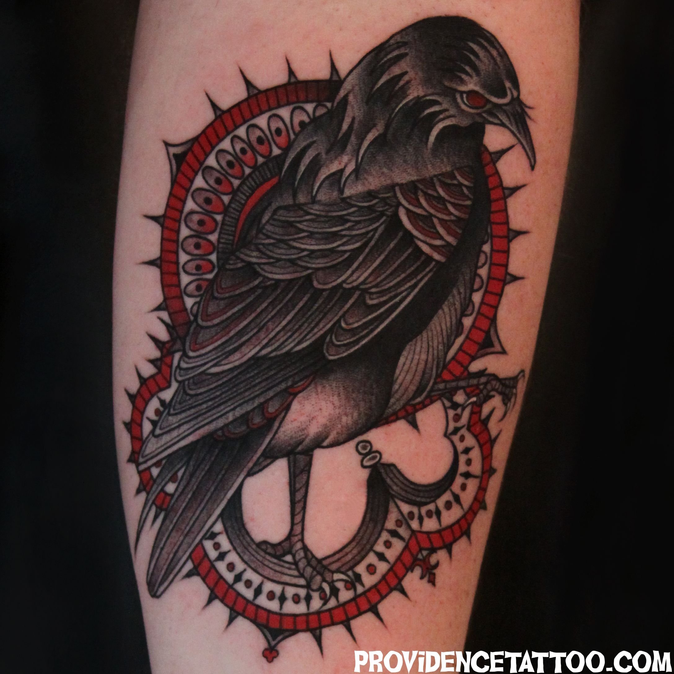 Красный ворон тату