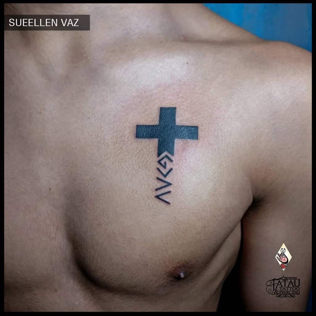 Татуировка мужская крест на груди