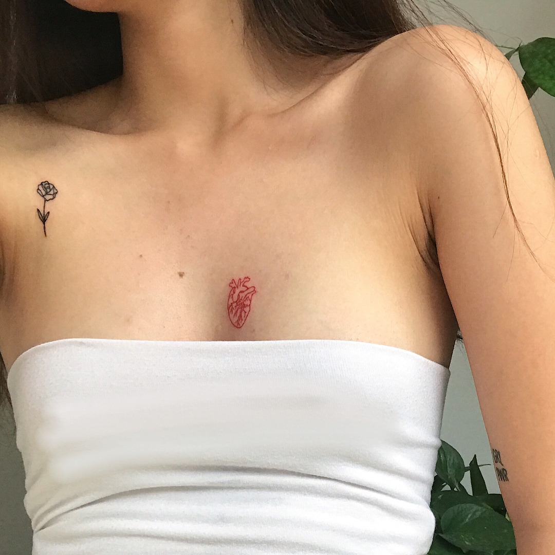 татуировки для груди у женщин фото 103