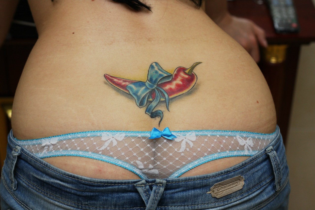 татуировки на жопе у женщин фото 18