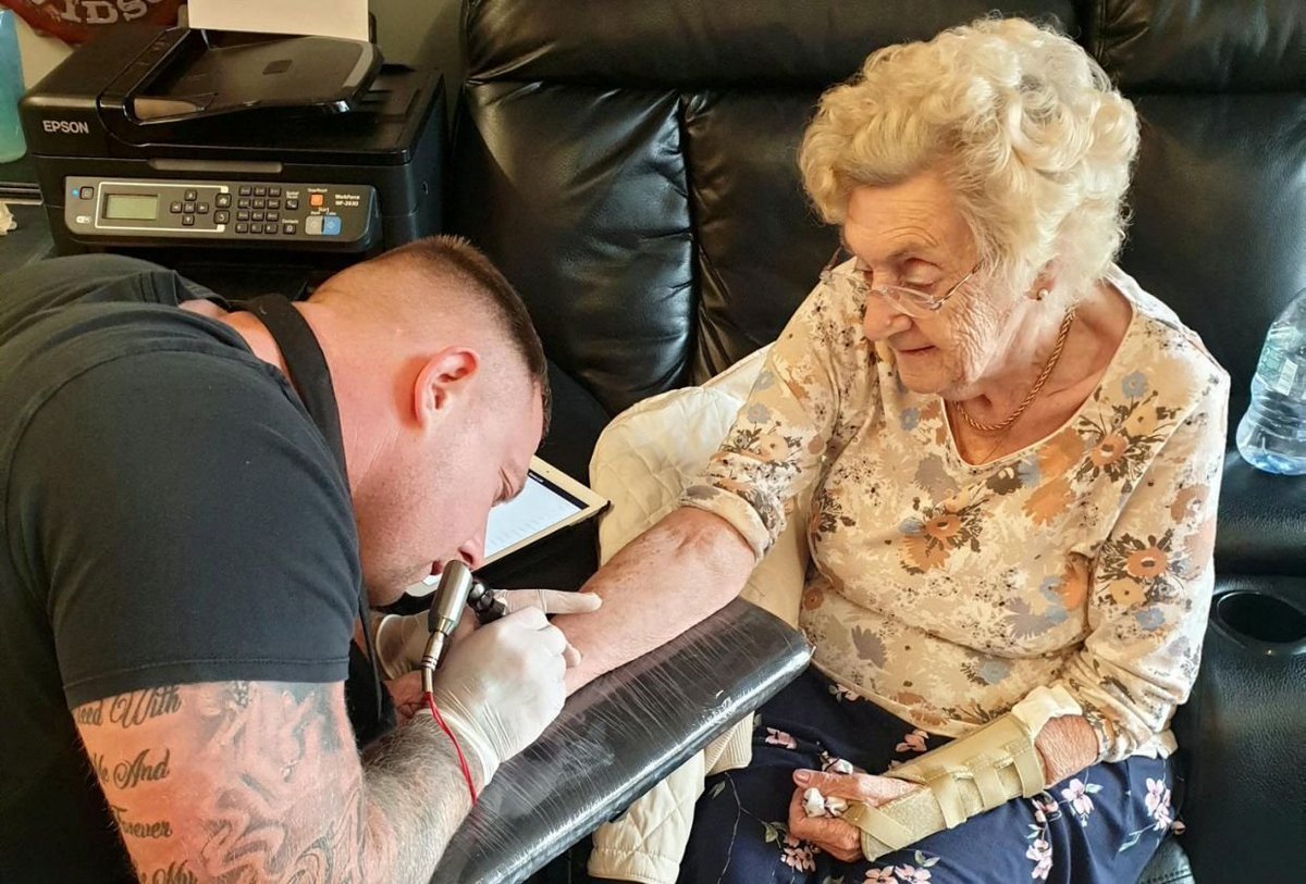Бабушки с татуировками в жизни