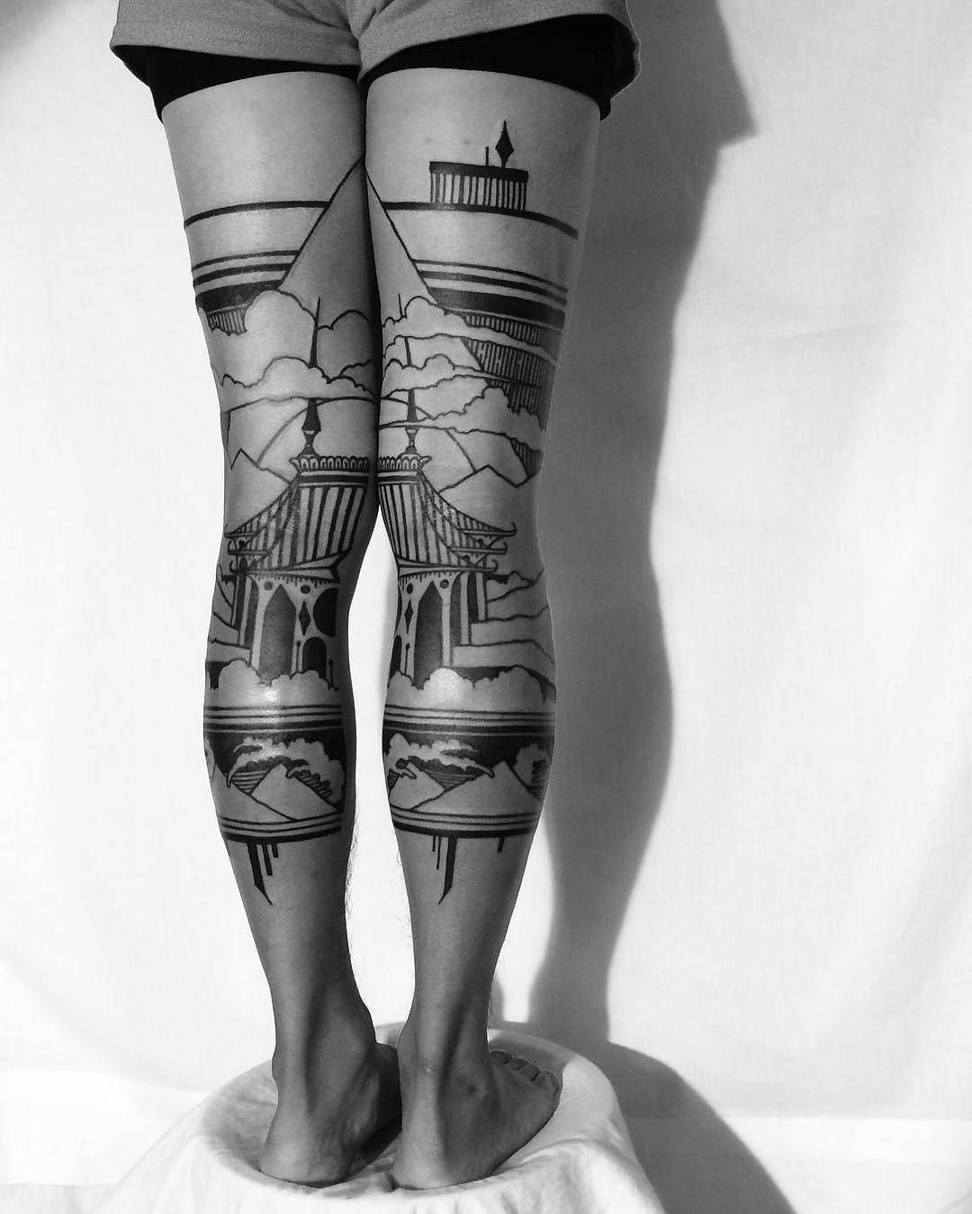 Татуировка на две ноги