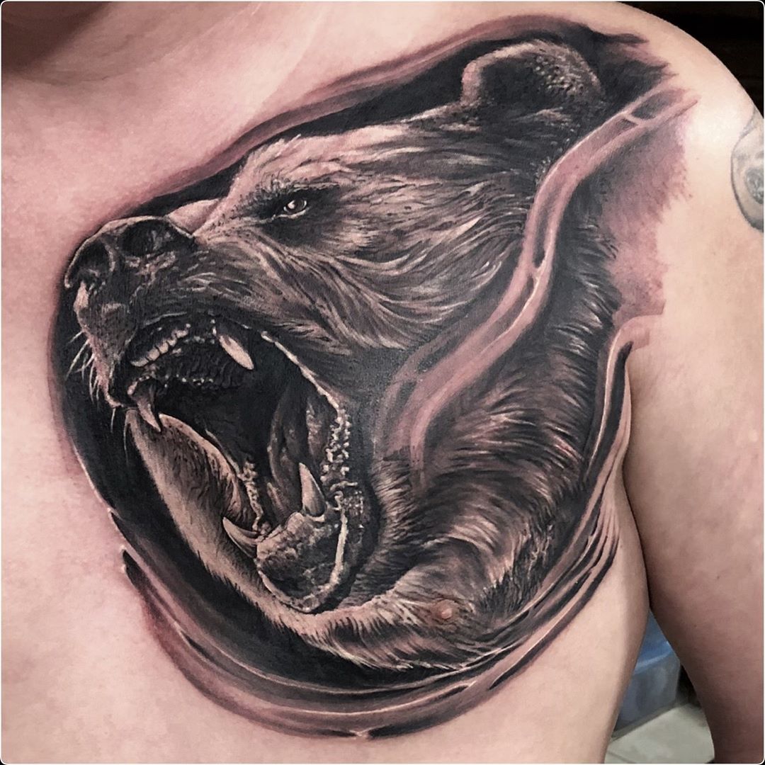 Татуировки мужские на груди медведь