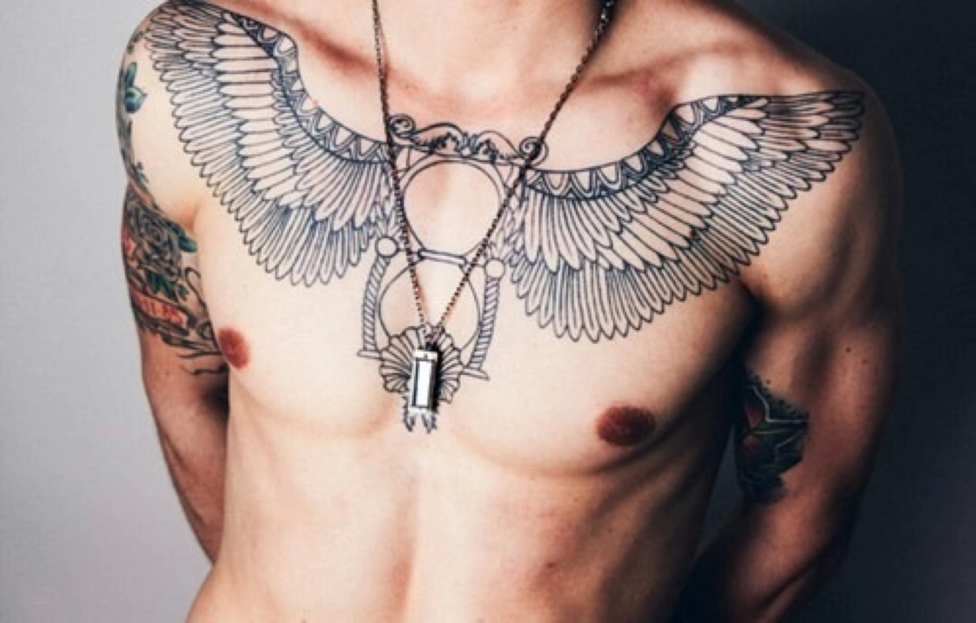 татуировки для мужчин крыло на груди фото 102