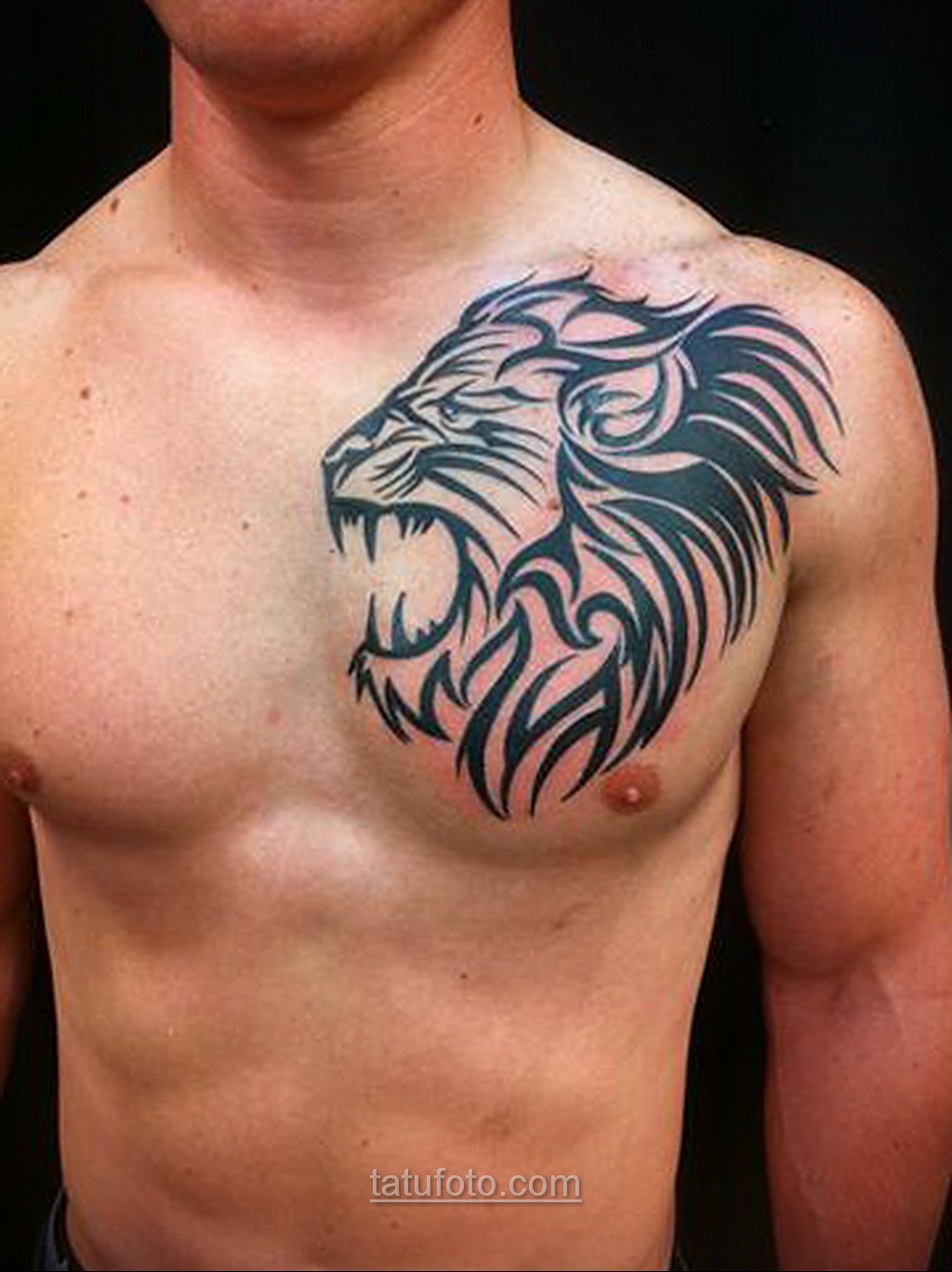 татуировка для мужчин на плечо и на грудь фото 42