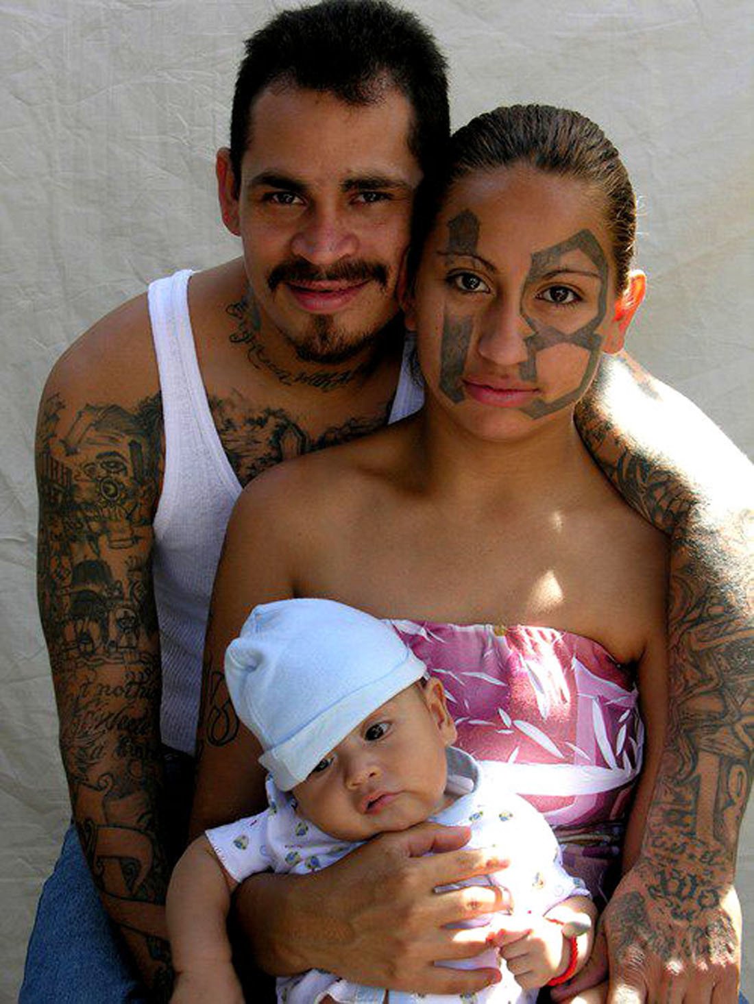 Татуированная семья с детьми