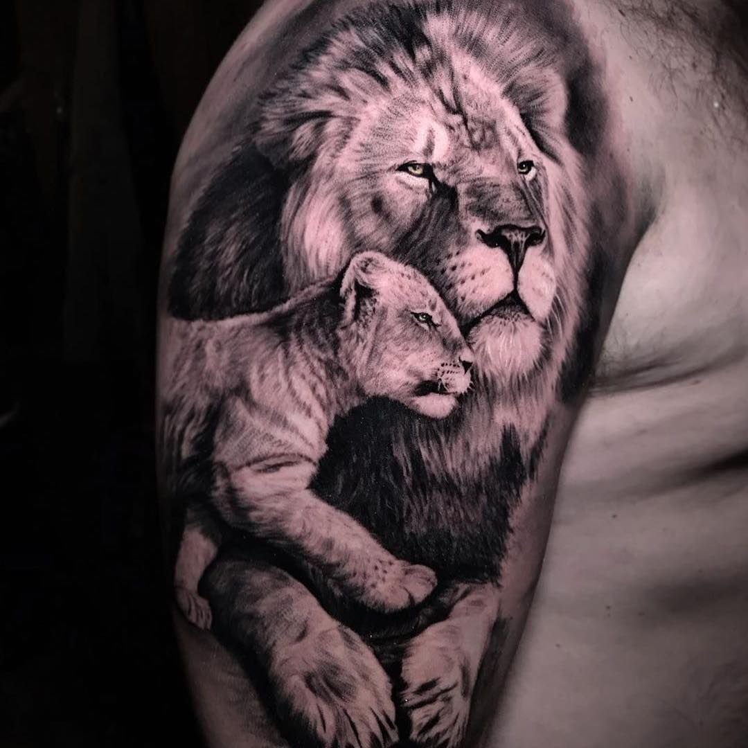 Тату Лев с львенком для мужчин