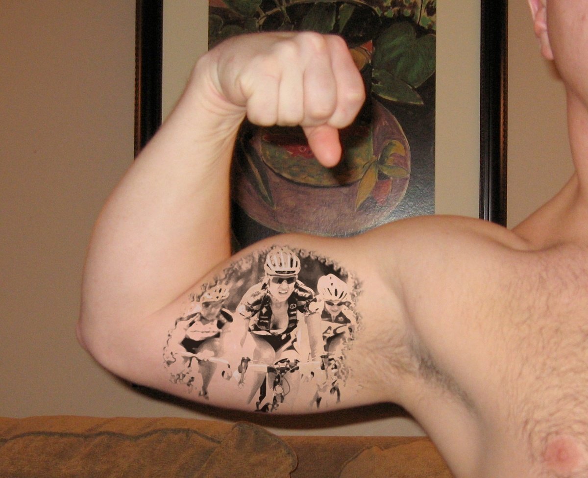 Татуировки на бицепсе мужские