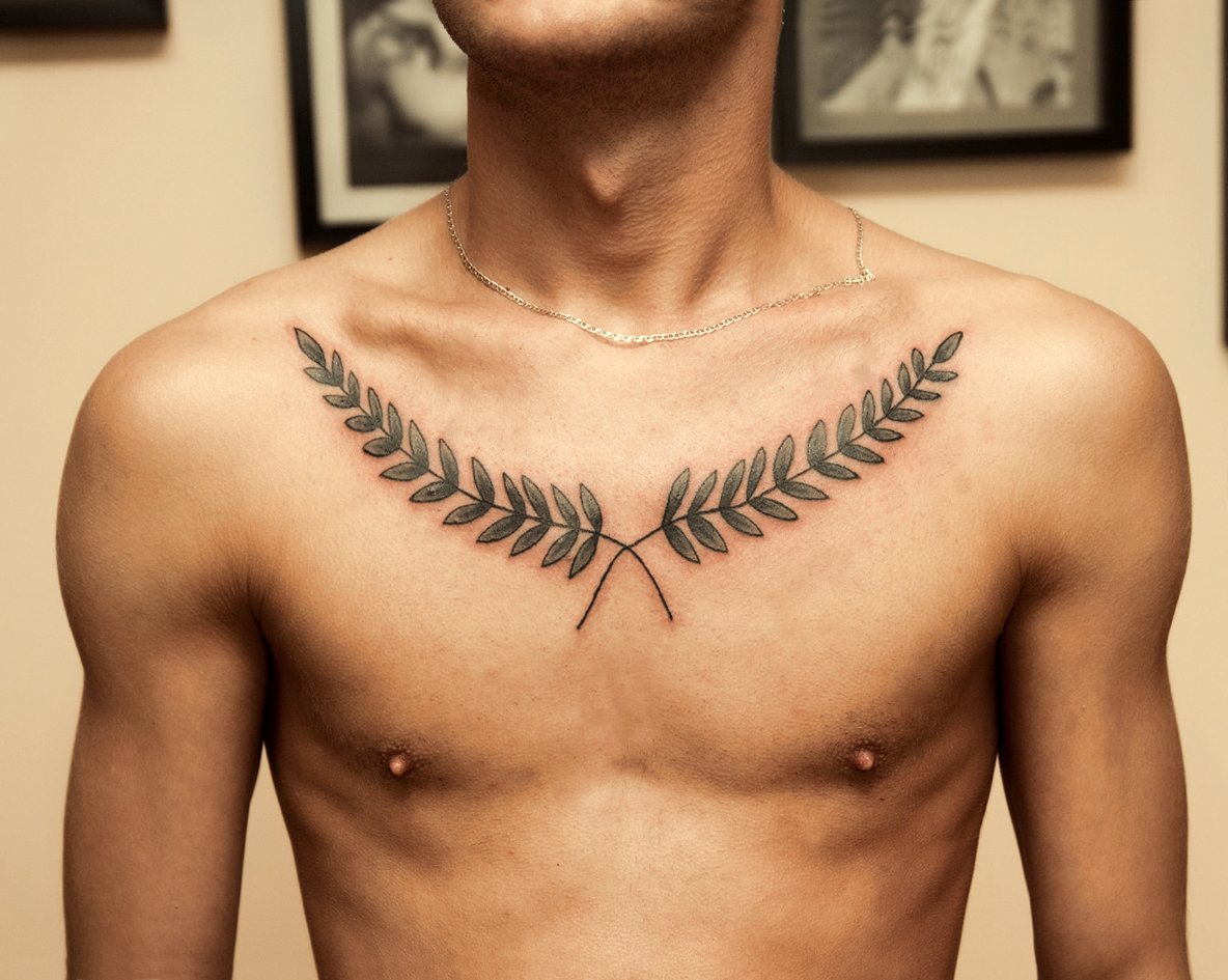 Зачем мужчины делают татуировки на груди - украшение или сакральный символ из древности?
