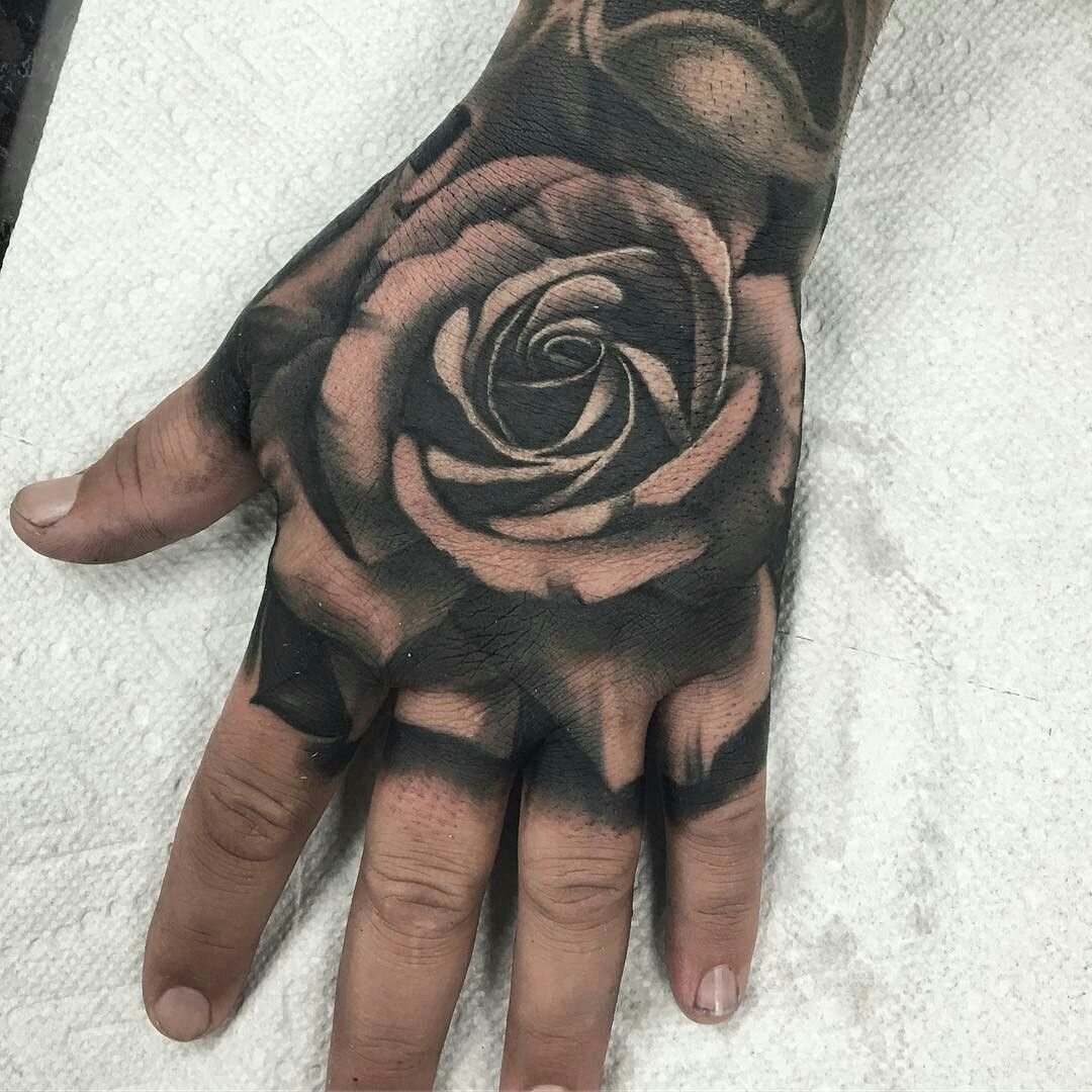 Значение татуировки Роза, бутон (60+ фото)