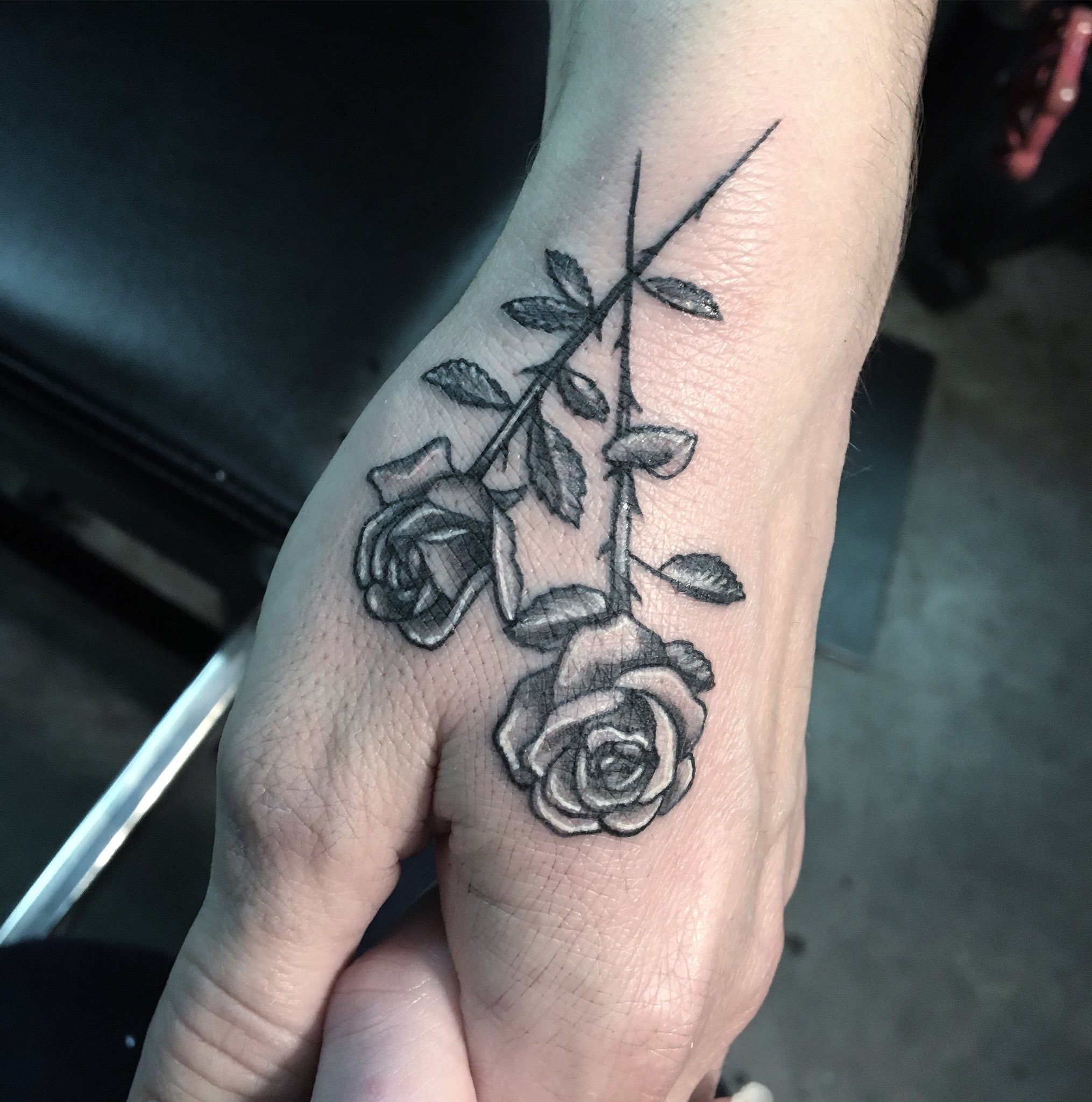 Тату (татуировки) Роза: значение и эскизы для девушек и мужчин