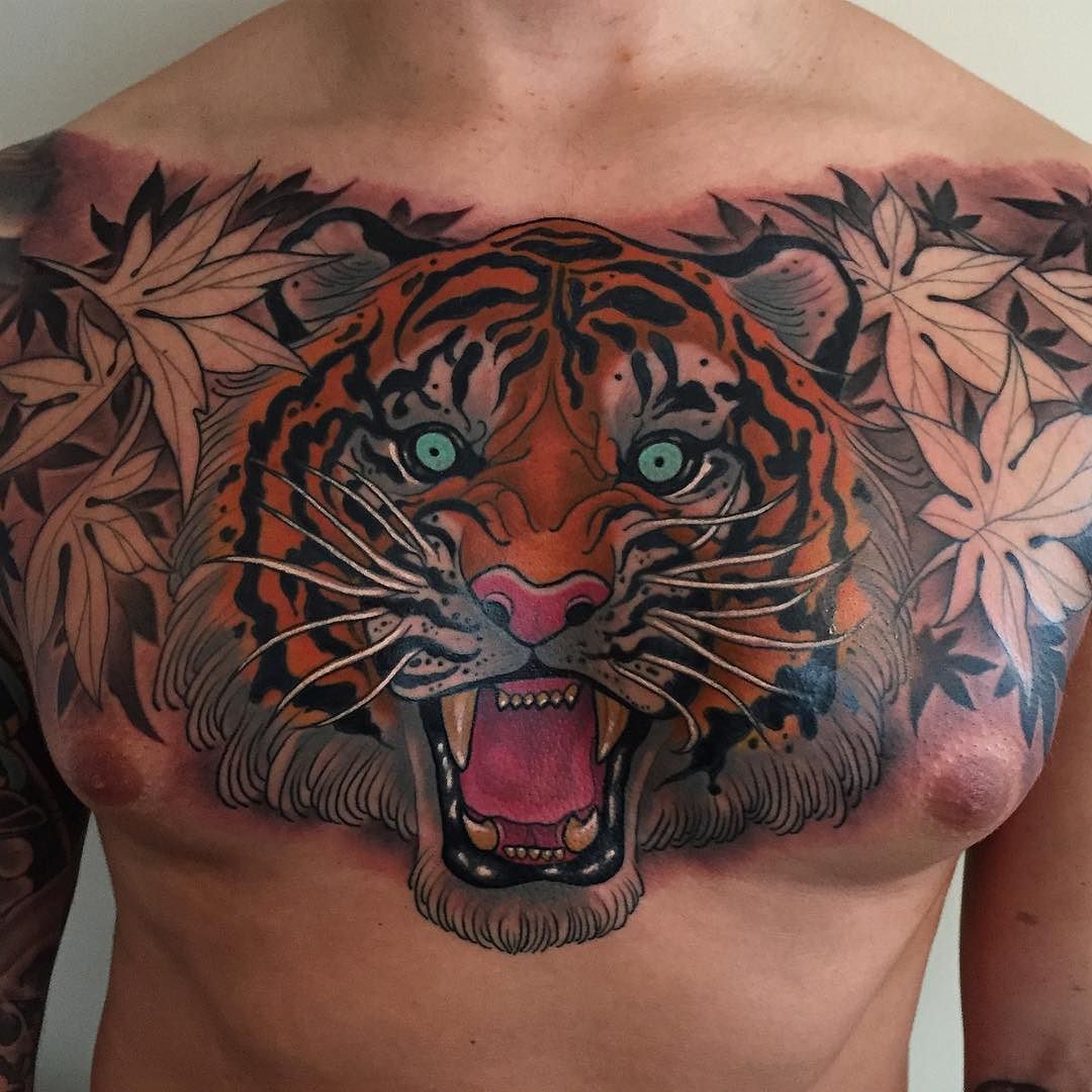 Татуировка тигра на груди