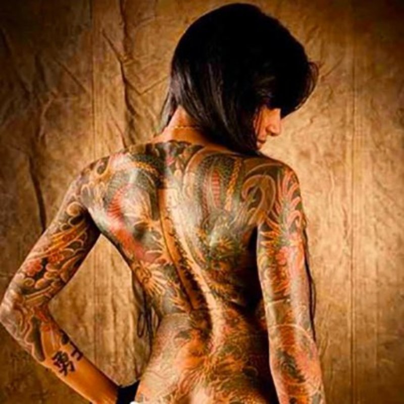 Якудза женщины все тело в татуировках