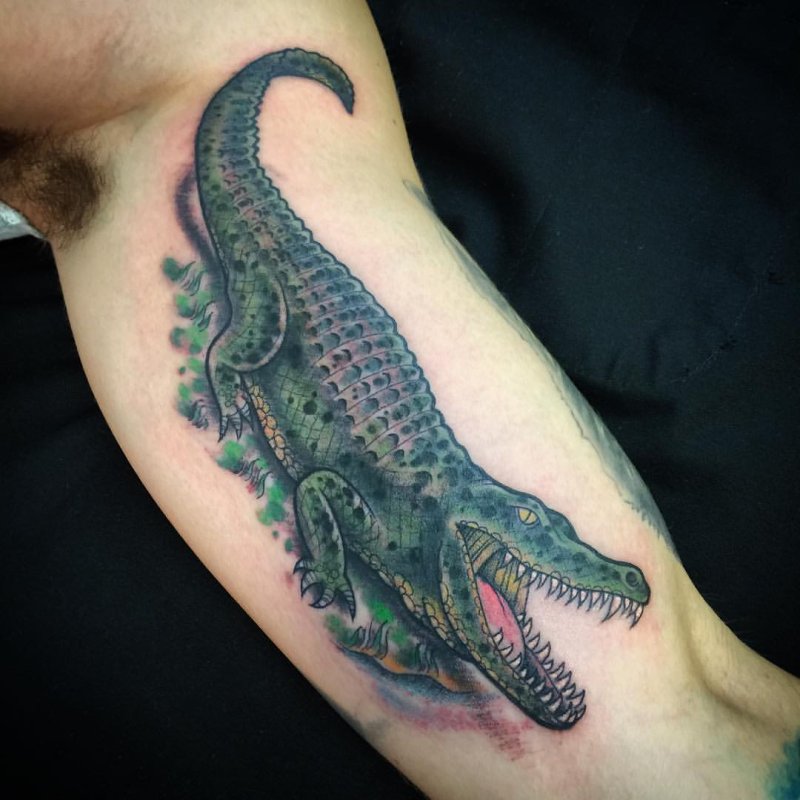 Традиционная Татуировка крокодил.