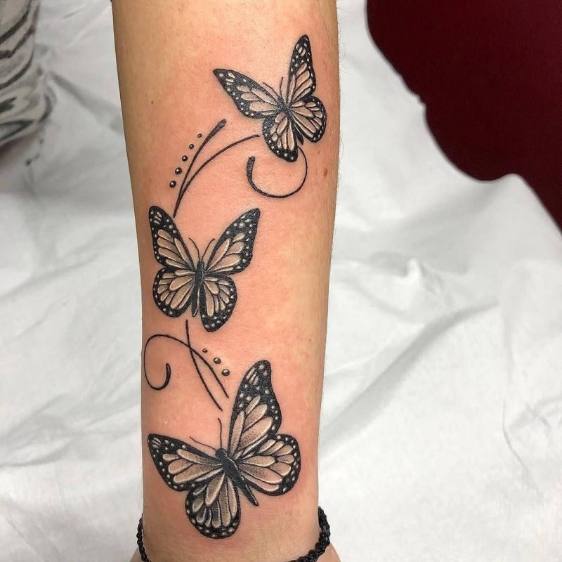 Тату (татуировка) Бабочка на ноге: значение и эскизы женские и мужские