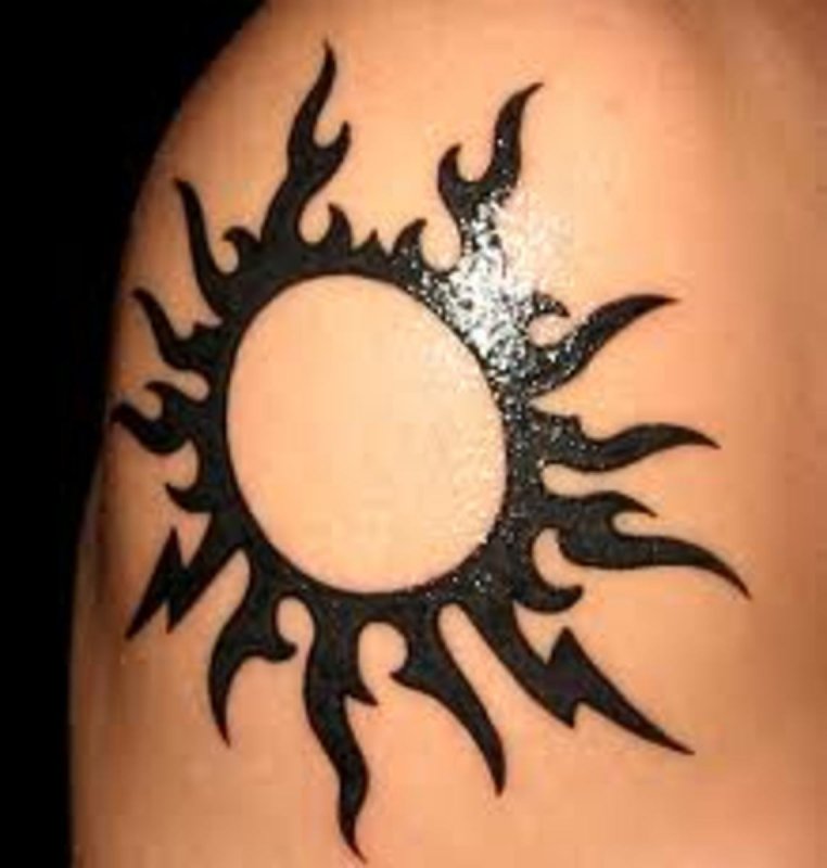 Эскиз татуировки черное солнце и татуировка черное солнце