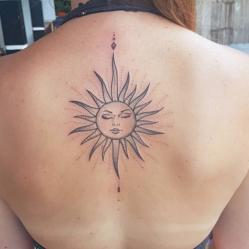 Татуировки солнце женские