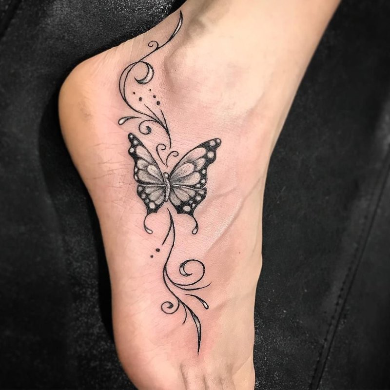 Татуировка бабочка на ноге (58 фото) .