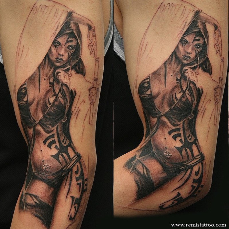 Эротичная воительница вся в татуировках
