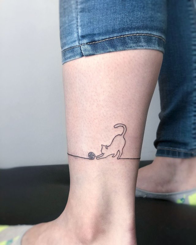 Татуировка кошка маленькая