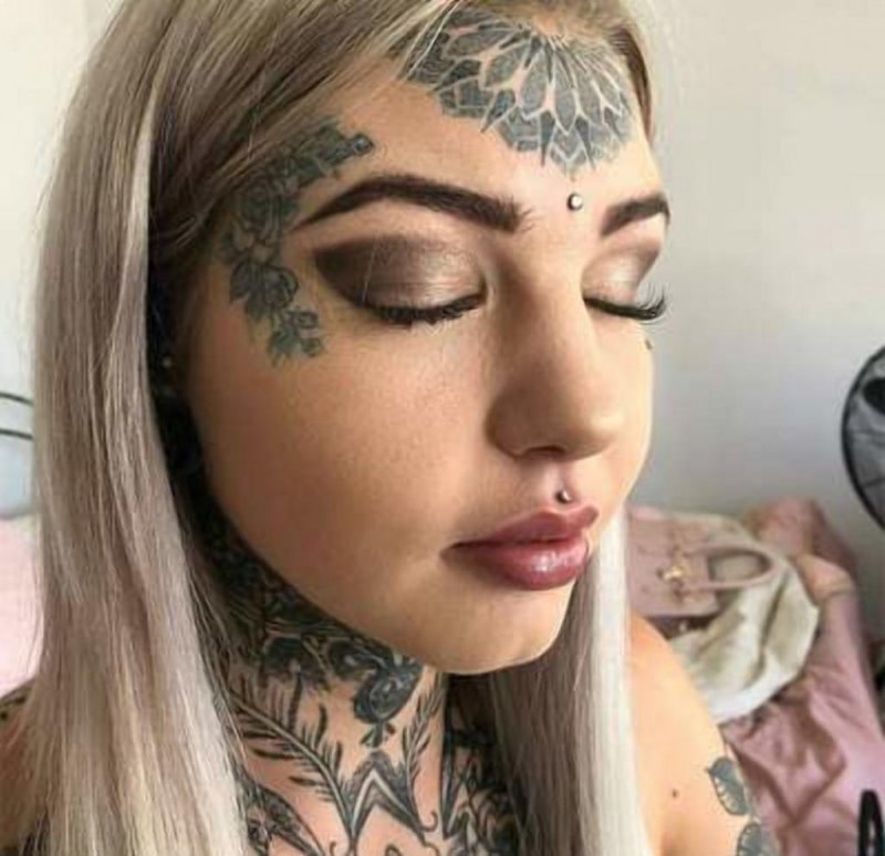 Женщины с татуировками на лице