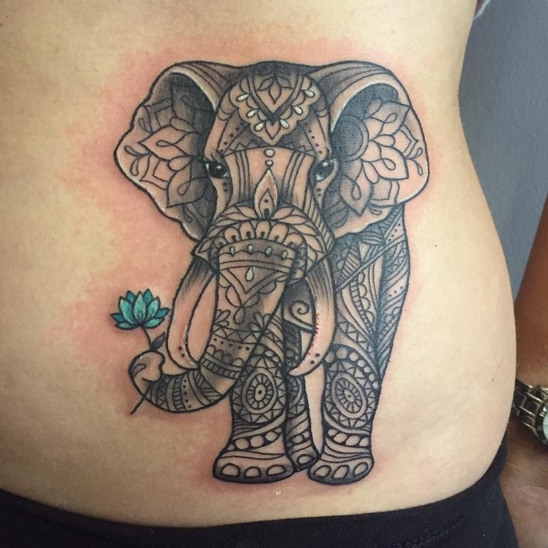 Татуировка с изображением слона.