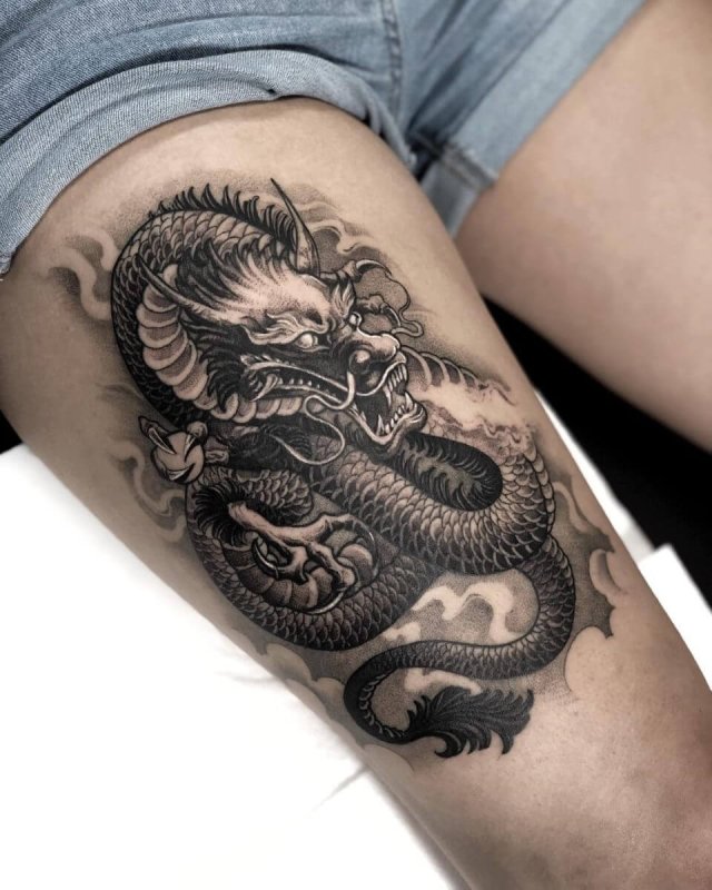 Татуировка дракона на бедре: значение и особенности