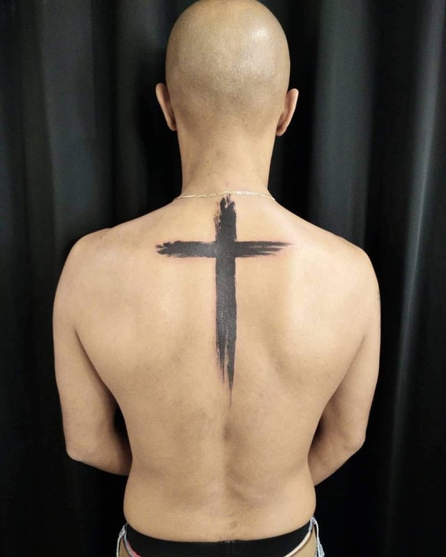 Спросите толкователя к чему снится Крест на спине в виде татуировки