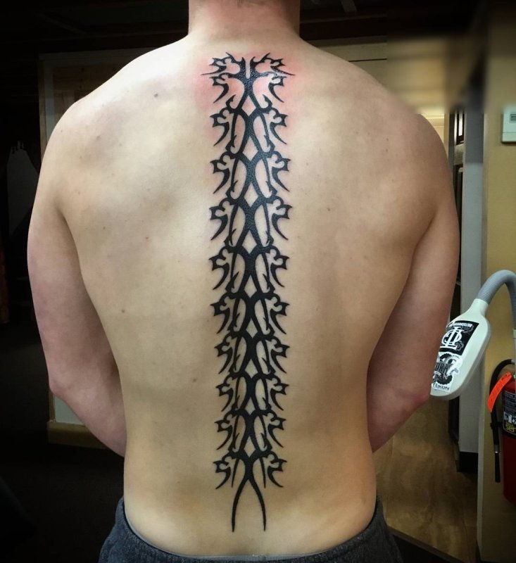Мужская татуировка на спине