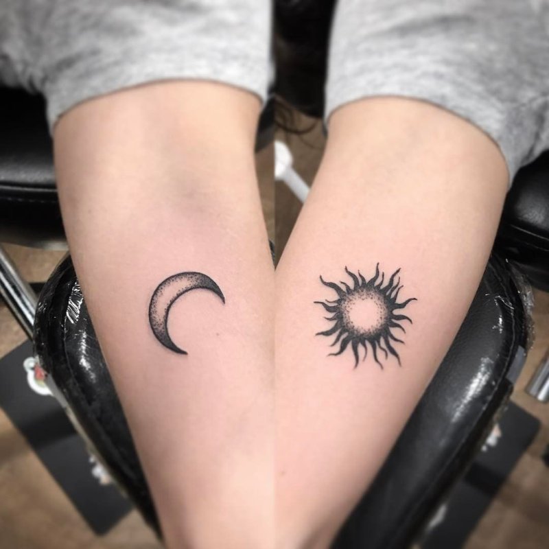 Что означает татуировка солнце и луна?