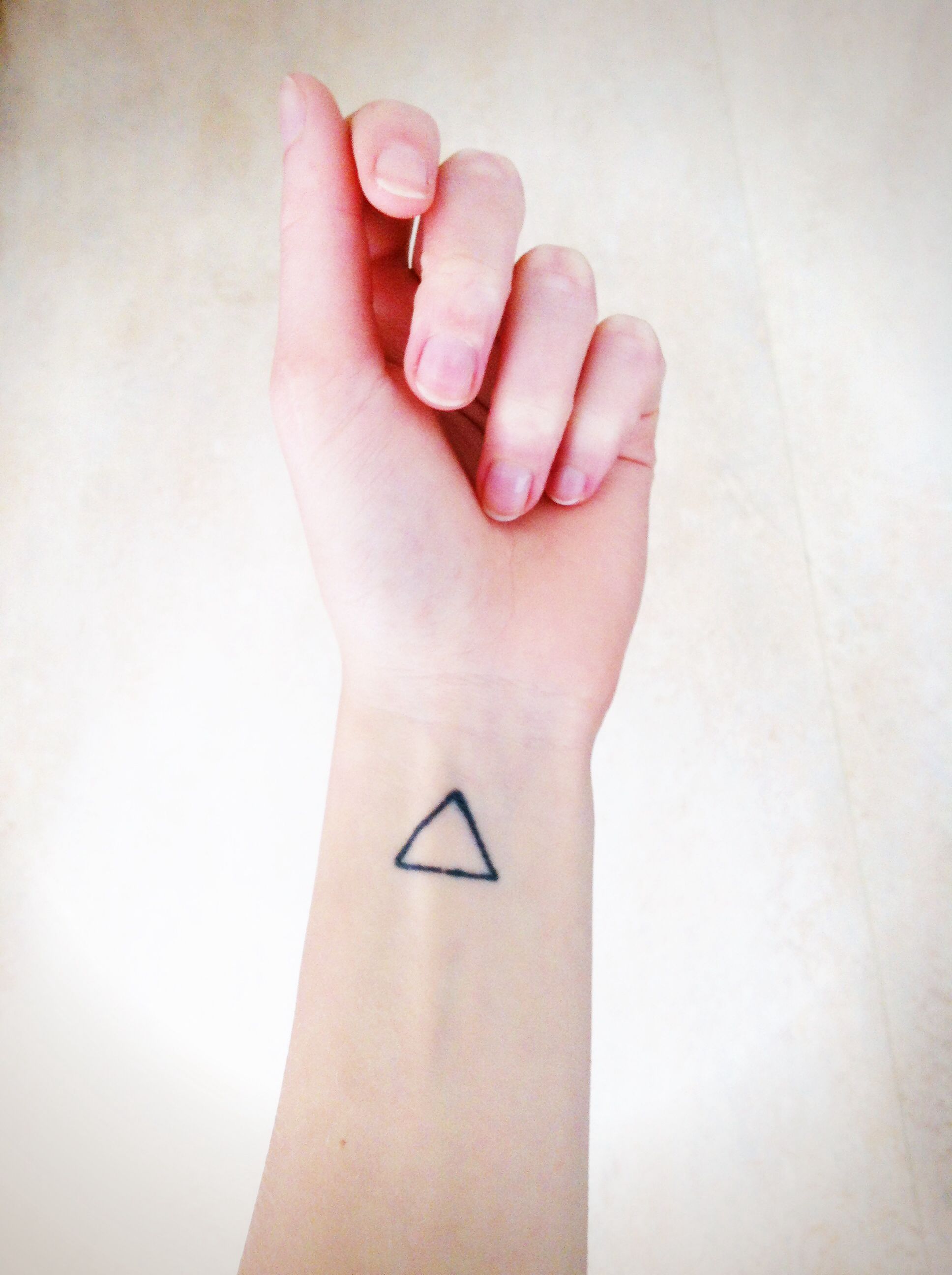 треугольники на руке фото
