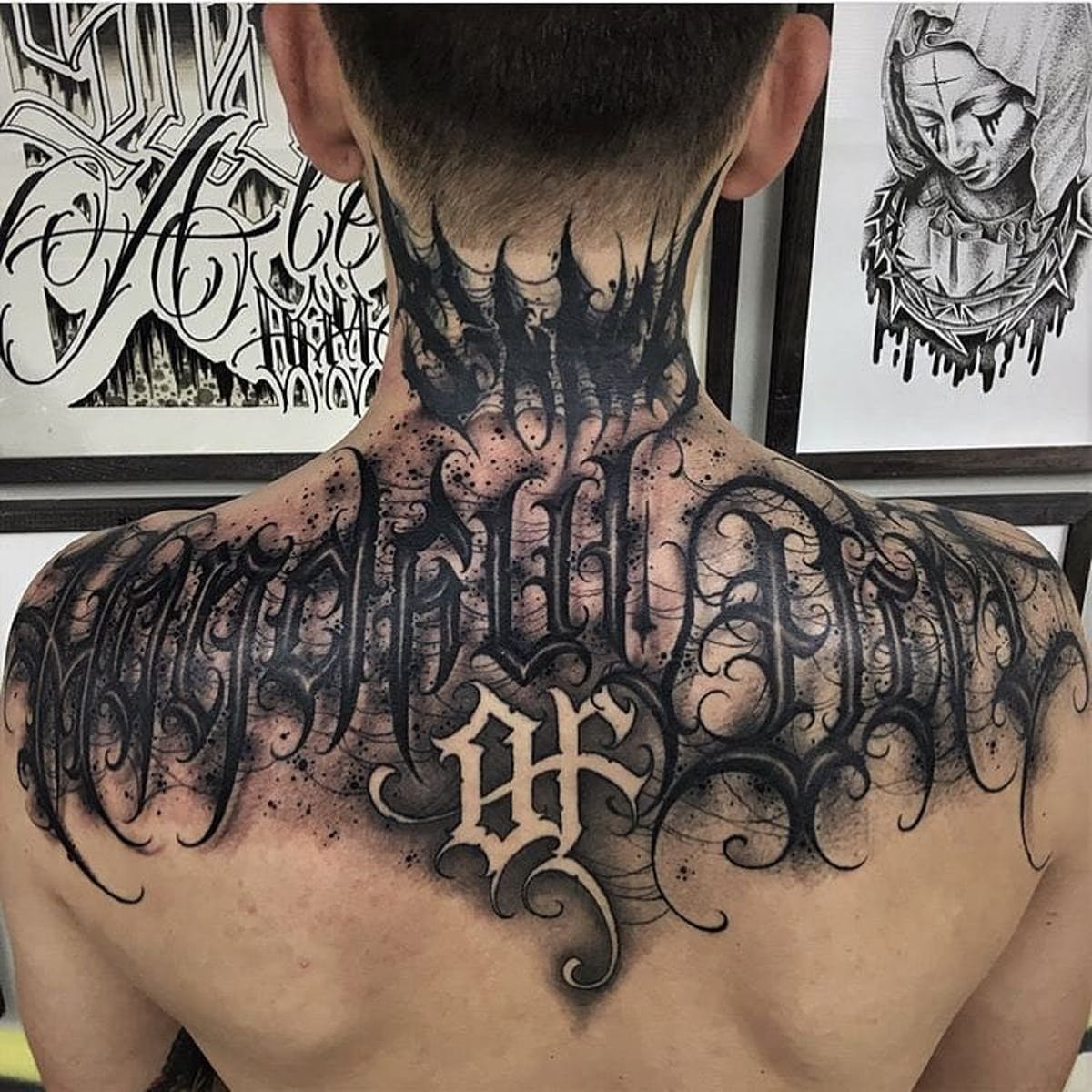 Татуировки надписи в готическом стиле